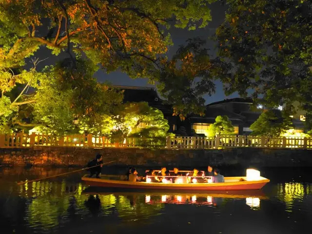 【博多発着】日帰りバス旅　土用の丑の日の設定もあり！　メロン30分食べ放題と柳川夜の川下り＆うなぎのセイロ蒸で納涼の旅