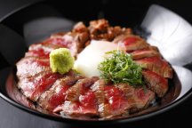 【博多発着】日帰りバス旅 阿蘇の大自然で育ったあか牛のあか牛丼とかわいい動物に癒される♪カドリードミニオンへ行く阿蘇満喫プラン!