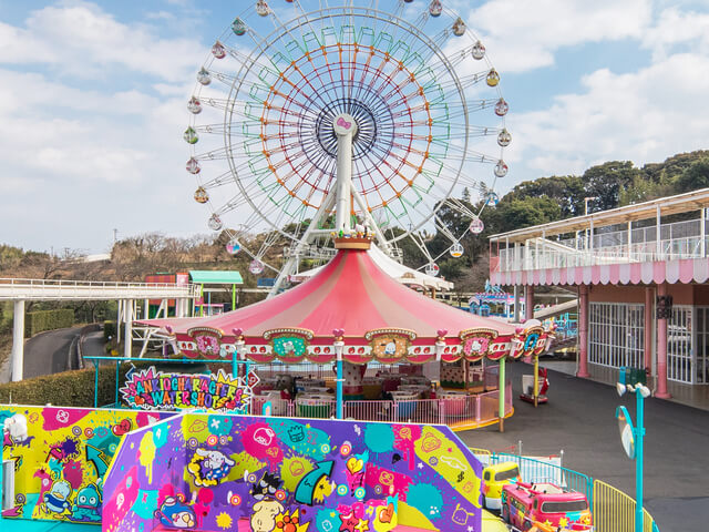 【博多発着】世界中で大人気！！サンリオキャラクターに会いに行こう！人気の直売所でお買い物♪まるで有名映画の世界！旧豊後森機関庫