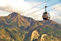 秋の秘境を求めて!新絶景テラス「ザ・ヴェランダ石打丸山」&紅に染まる渓谷!大源太キャニオン&魚沼産コシヒカリの昼食&地酒の振る舞い&道の駅 南魚沼「雪あかり」へ